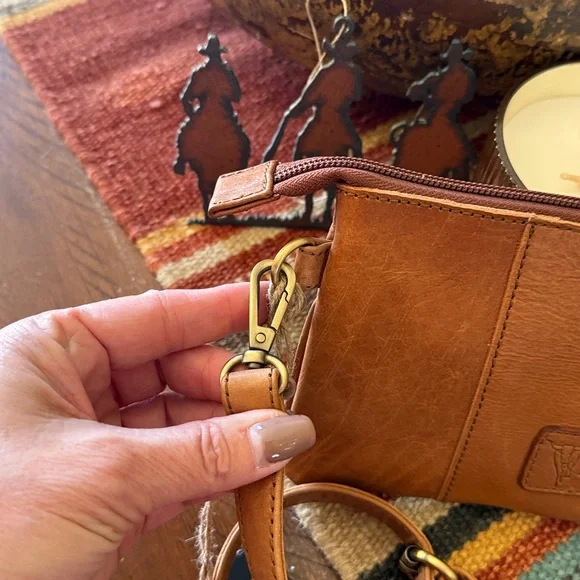 Scout Tan Leather Crossbody Bag - Picture 3 of 7